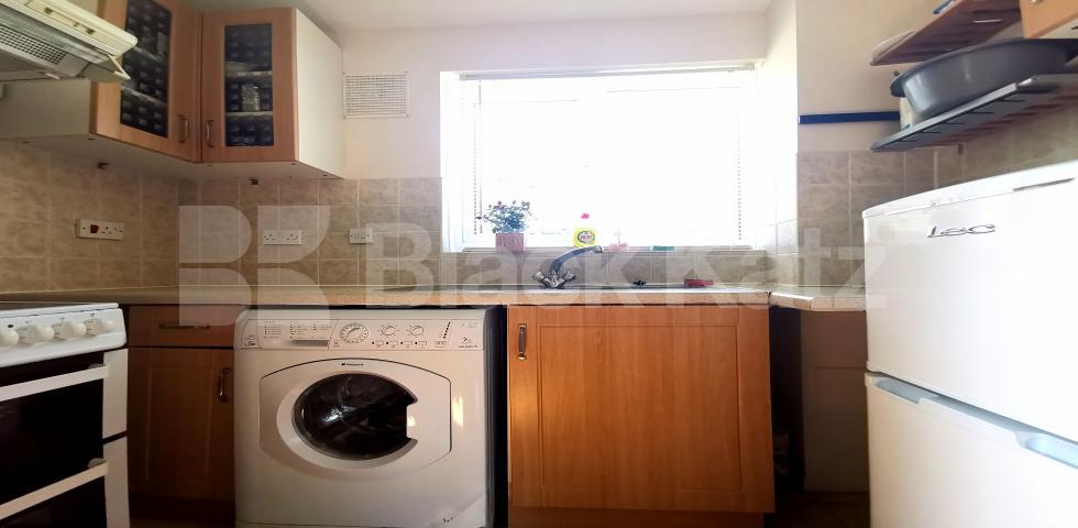 			UNDER OFFER , Studio Apartment, 1 bath, 1 reception Ground Floor Flat			 Bridge Meadows, Bermondsey